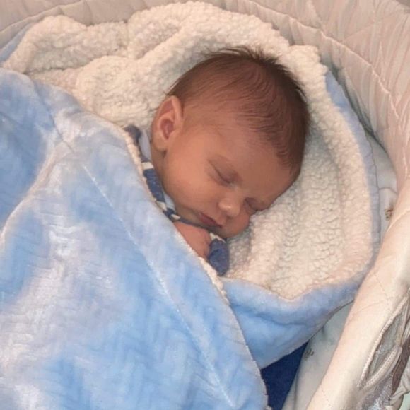 Meet your Posher, Jenny - Picture 2 of 2